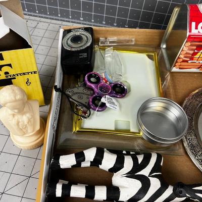 Decorative Items Log Cabin Tin, Statues of Composers, Zebra, misc. 