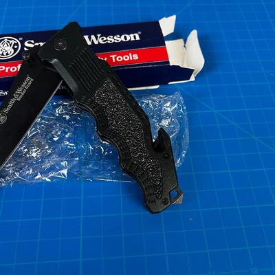 Smith & Wesson Boarder Guard Folding Knife