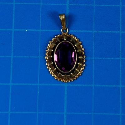 Amethyst and Gold Tone Setting, Pretty 