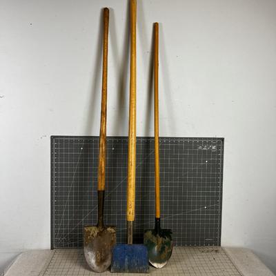 2 Small Spades and a scraper 