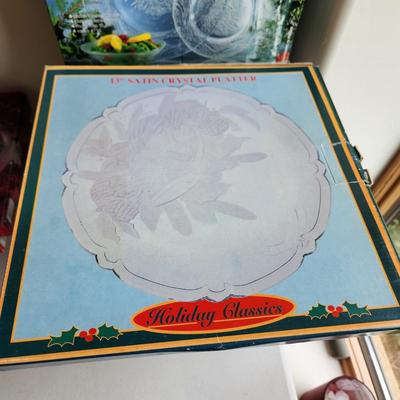 Table Lot of Christmas Holiday Chargers Serving Plates Platters Holly Tree Place settings