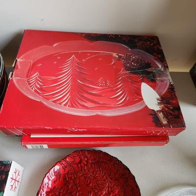 Table Lot of Christmas Holiday Chargers Serving Plates Platters Holly Tree Place settings