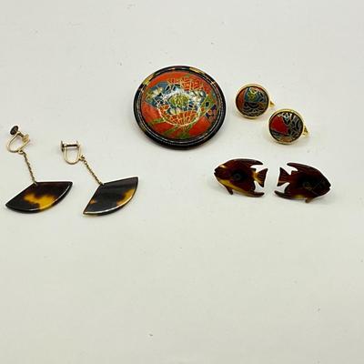 864 Tortoise Style Jewelry with Hand painted Brooch Earring Set