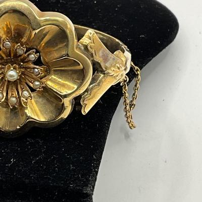 868 10k Yellow Gold Antique Seed Pearl Floral Hinged Bracelet