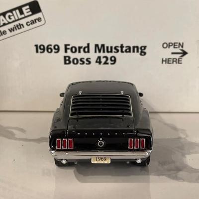 Danbury Mint 1:24 1969 Black Boss Mustang 429