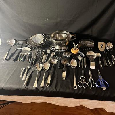Large Selection of Kitchen Utensils & More (K-MG)
