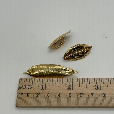 Vintage Retro Gold Tone Leaf Shaped Pin Brooch and Clip Style Earrings