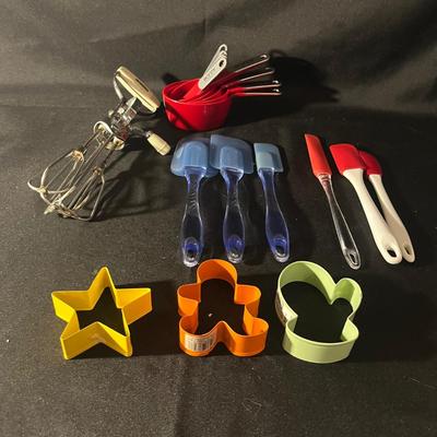 Cookie Cutters & Baking Accessories (K-MG)