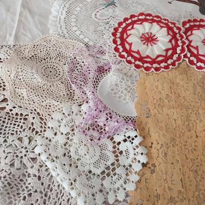 PRETTY AND VINTAGE TABLECLOTHES-DOLIES-APRONS