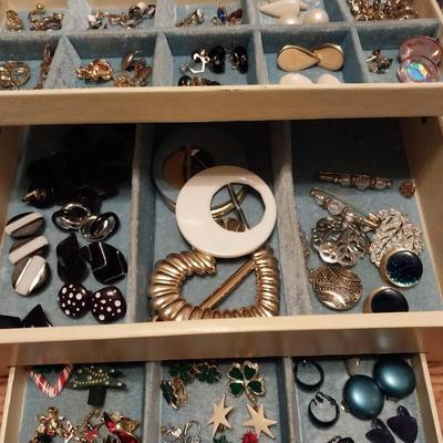 FASHION JEWELRY AND JEWELRY BOX