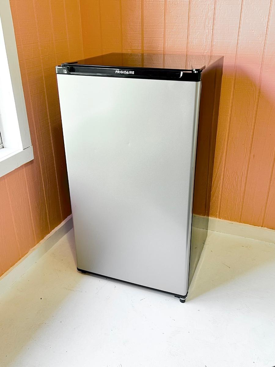 FRIGIDAIRE Mini Fridge