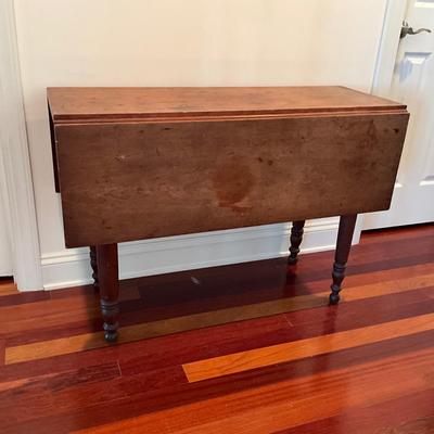 MH-1010 Antique Cherry Dropleaf Table
