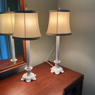 MB-1042 Pair of Vintage Milk Glass Lamps