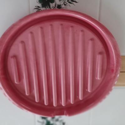 Red round microwave bacon cooker