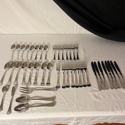 Hampton Silversmiths Flatware Set (DR-MG)