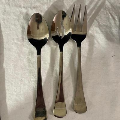 Hampton Silversmiths Flatware Set (DR-MG)