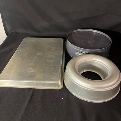 Baking Sheets & More (K-MG)