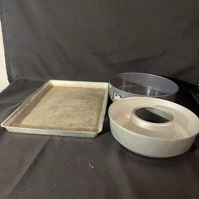 Baking Sheets & More (K-MG)