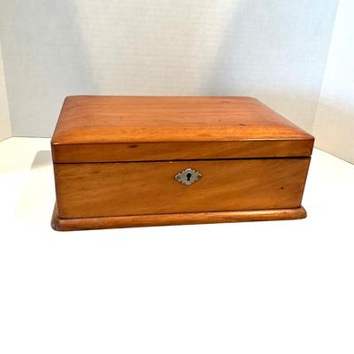 MB-1052 Antique Wooden Cherry Storage Box