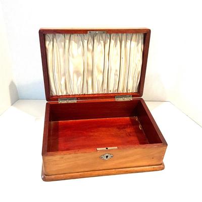 MB-1052 Antique Wooden Cherry Storage Box