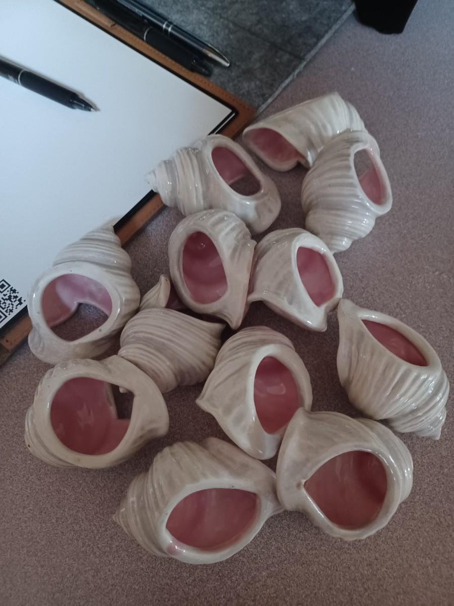 Shell shaped napkin rings | EstateSales.org