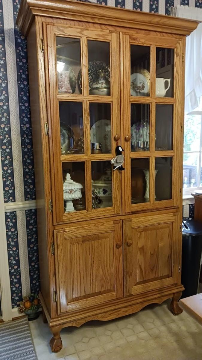 Pennsylvania Dutch solid oak hutch