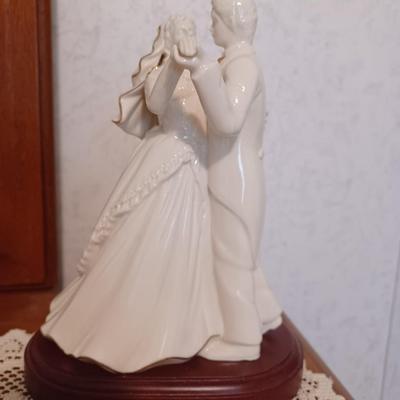 Mikasa FK018 Wedding Bells First Dance Bride & Groom Fine Porcelain Figurine