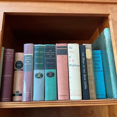 LR-1073 Vintage Moby Dick, Charles Dickens Books and more