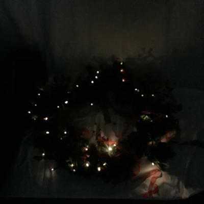 Lot 398  Christmas Garland/Wreath, Battery Powered Lights & Canvas Storage Bag
