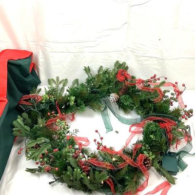 Lot 398  Christmas Garland/Wreath, Battery Powered Lights & Canvas Storage Bag