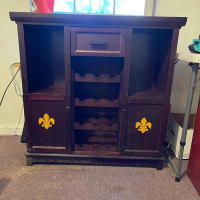 Wood fold out bar