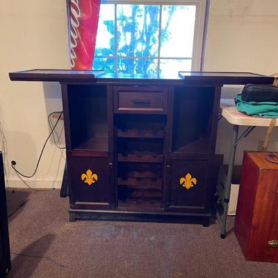 Wood fold out bar