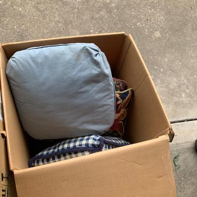 Stuffed animals & pillows