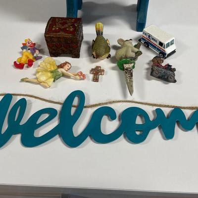 Welcome sign, magnets and small display stand