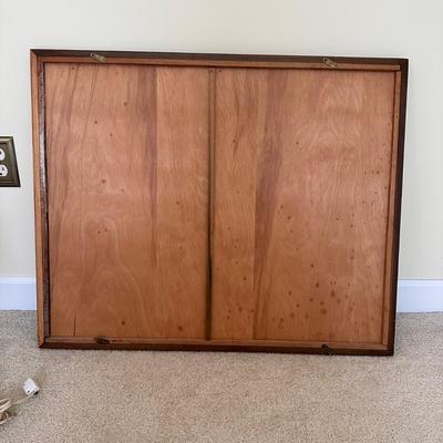 Painted Wooden Framed Cork Board & Wooden Desk Lamp (UB-KL)