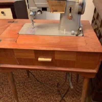 SINGER SEWING MACHINE