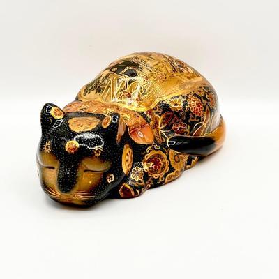 Kutani Japanese Sleeping Cat Porcelain Figurine
