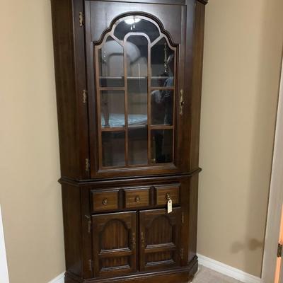 Corner curio cabinet