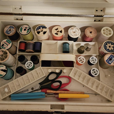 VINTAGE SEWING BOX