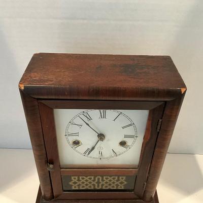 LR-1078 Antique Wooden Mantle Clock with Key