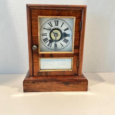 LR-1088 Antique Wooden Mantle Clock