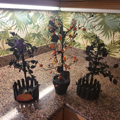 3 Pieces of Halloween Decor
