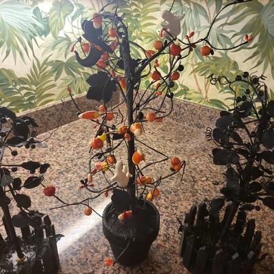 3 Pieces of Halloween Decor