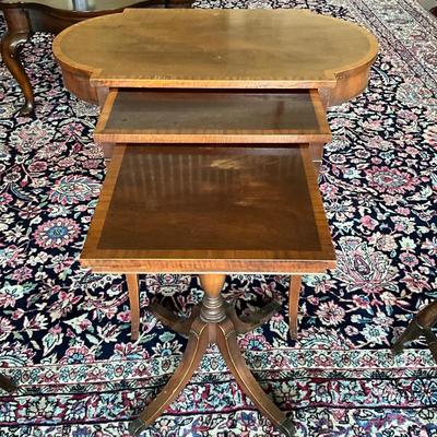 LR-1109 Set of 3 Mahogany Grand Rapids Nesting Tables