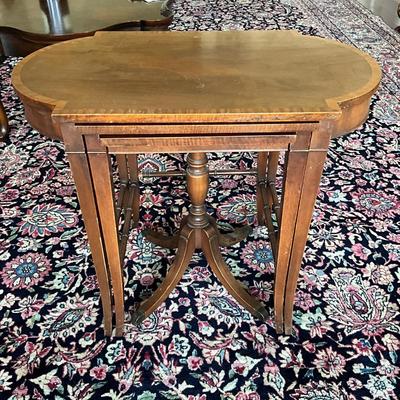 LR-1109 Set of 3 Mahogany Grand Rapids Nesting Tables