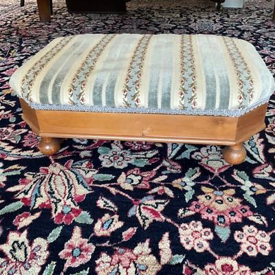 LR-1113 Antique Victorian Loveseat and Footstool