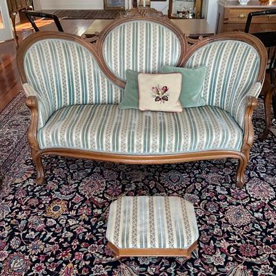LR-1113 Antique Victorian Loveseat and Footstool