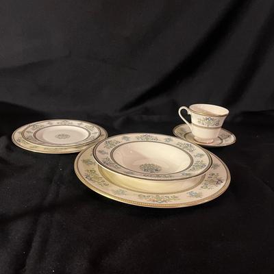 Minton Henley Pattern Fine Bone China Set (LR-MG)