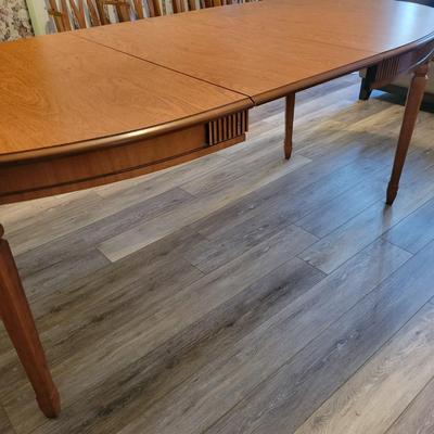 Oval Dining Room Table and Chairs (DR-DW)