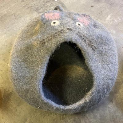 Cat Toys, Bed & More (G-MG)